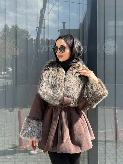 KAHVE YAKASI VE MANŞET KÜRK DETAYLI MONT