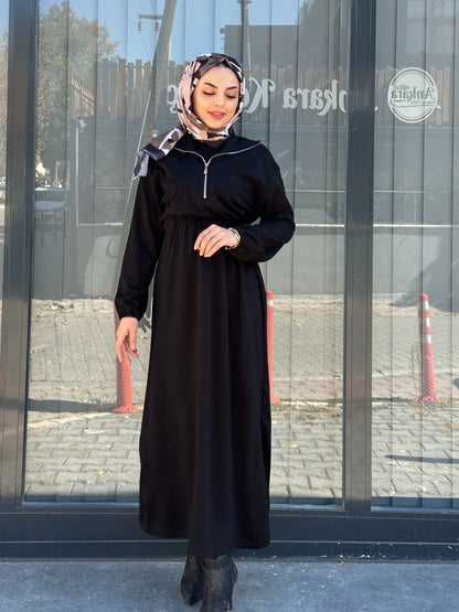 SİYAH KESİK DETAYLI FERMUAR YAKALI ELBİSE