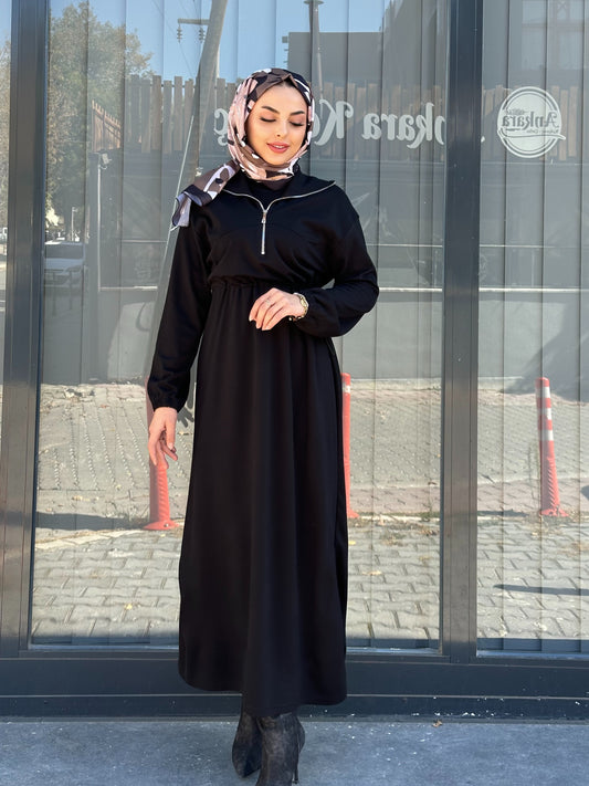 SİYAH KESİK DETAYLI FERMUAR YAKALI ELBİSE