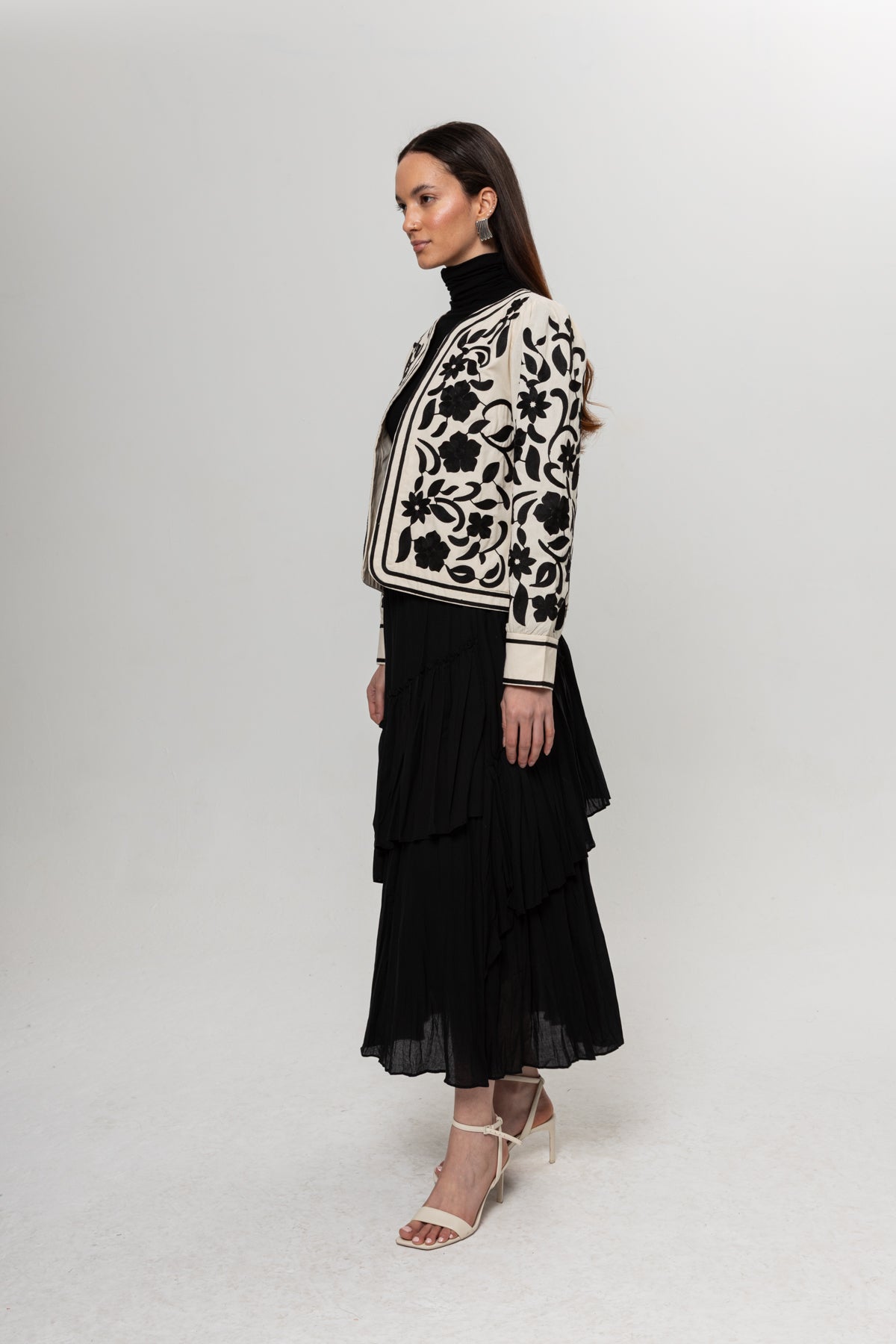 BEJ SİYAH NAKIŞLI KİMONO