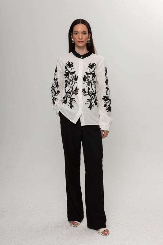 BEYAZ ÖNÜ SİYAH ÇİÇEKLİ GÖMLEK