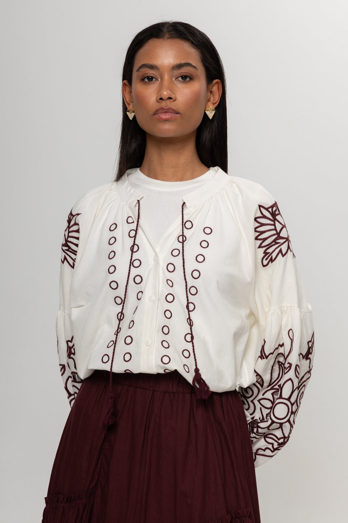 BEYAZ  BORDO NAKIŞLI BLUZ