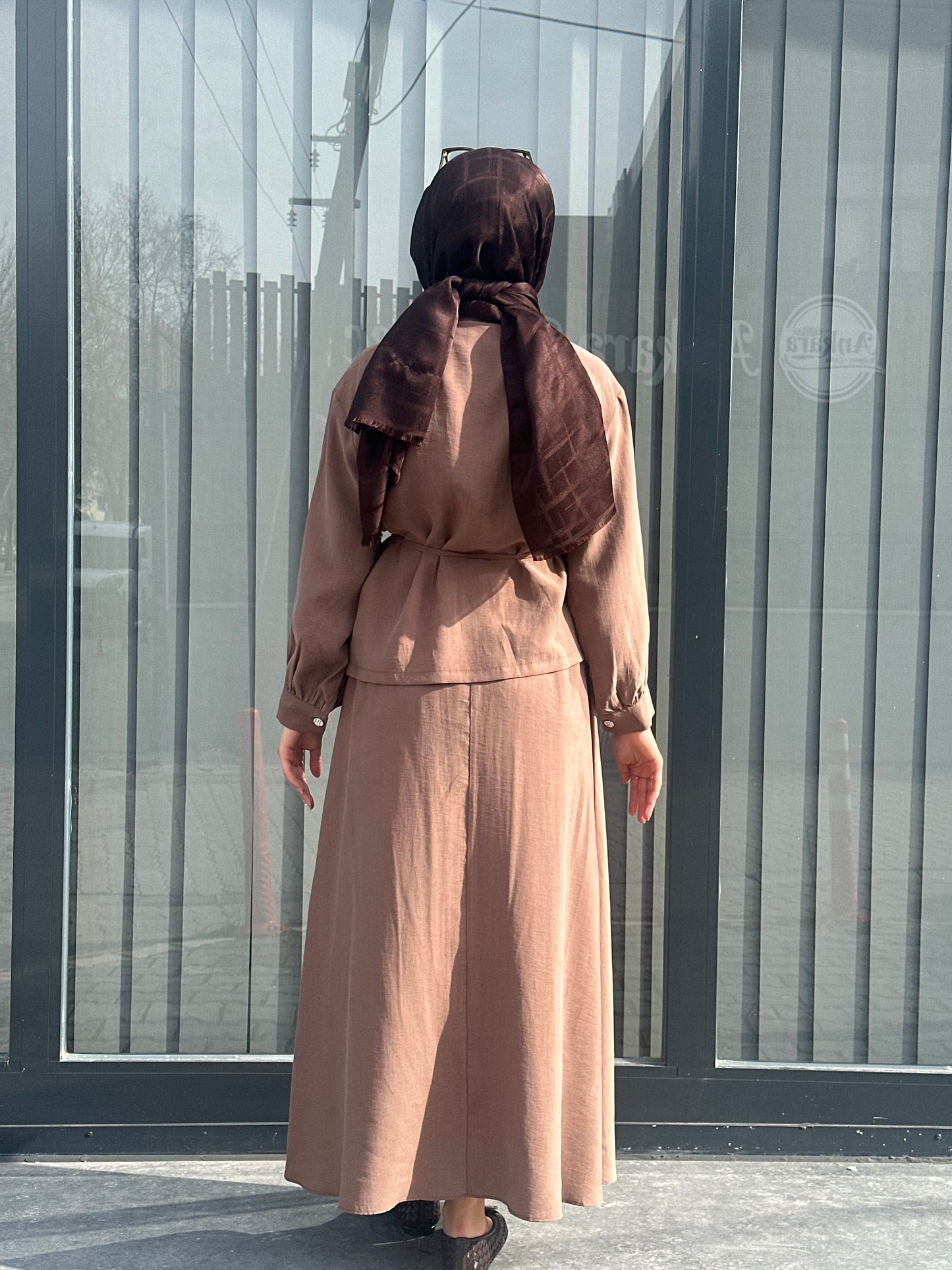 KAHVE TAŞLI ETEKLİ TAKIM