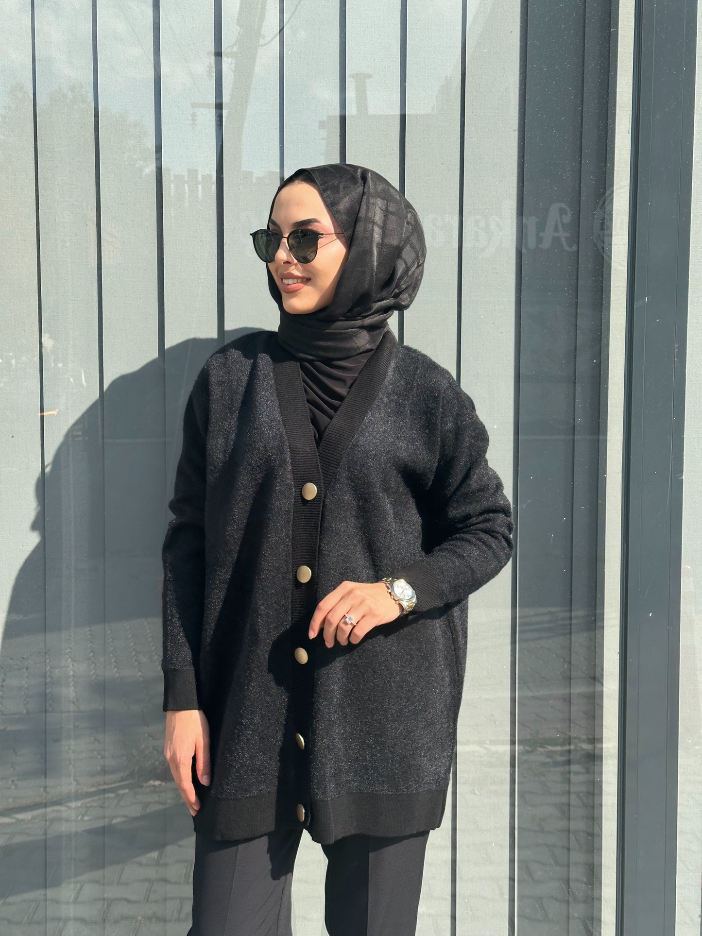 SİYAH ÖNDEN DÜĞMELİ ANGORA HIRKA