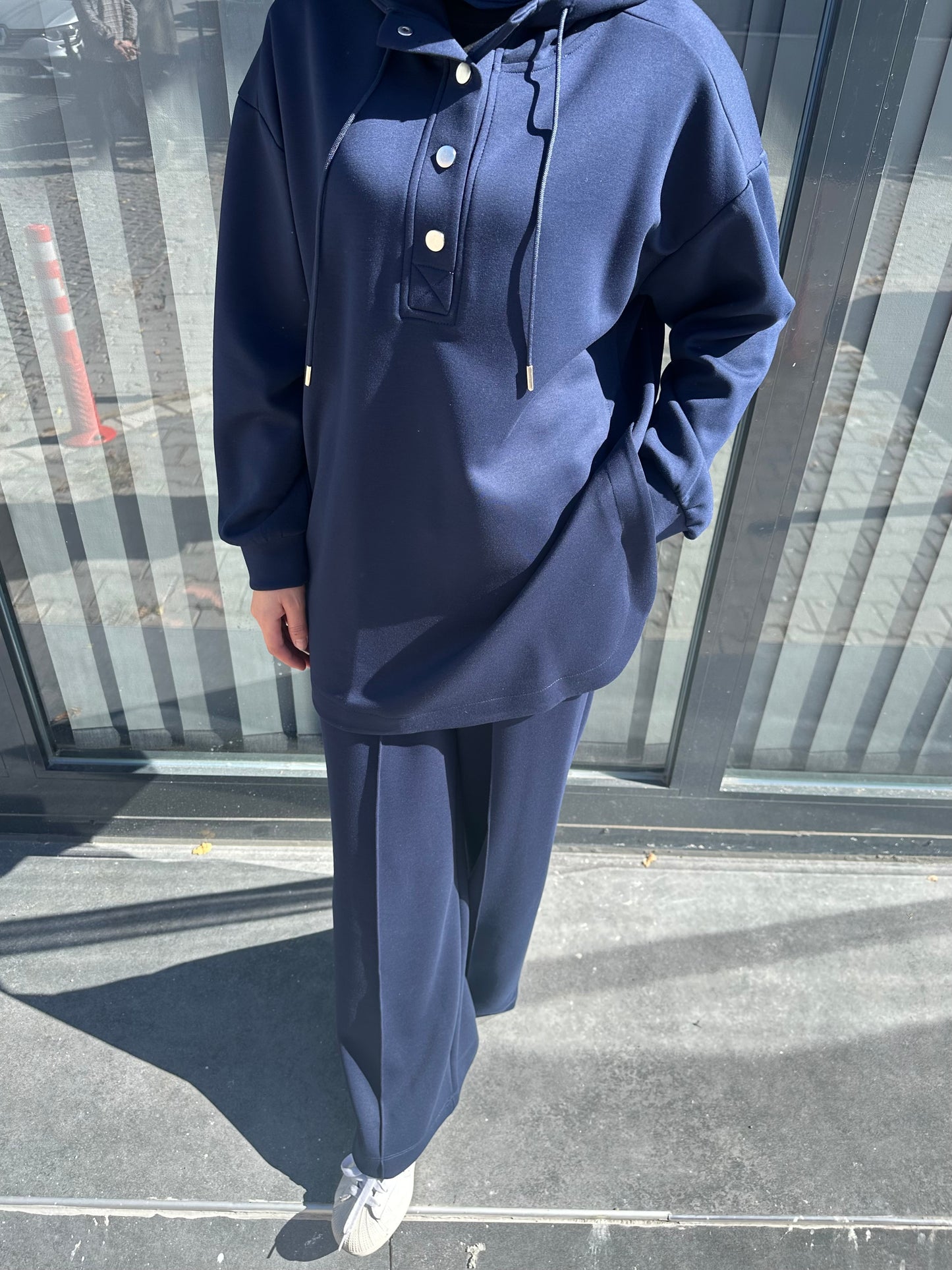 LACİVERT ÖNÜ ÇITÇIT DETAYLI YÜKSEK YAKA PANTOLON TAKIM