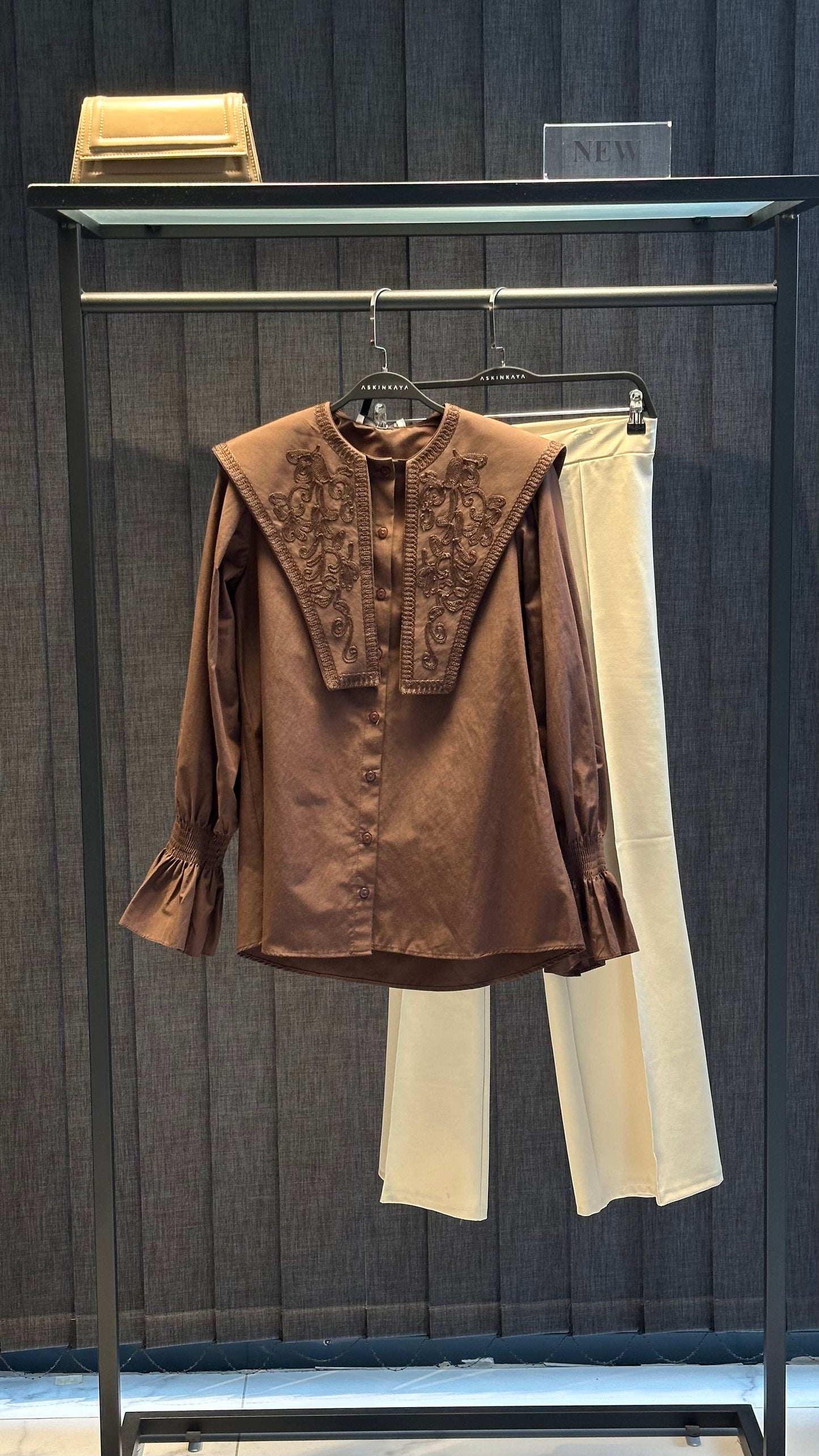 KAHVE GENİŞ YAKA FİSTO DETAYLI GÖMLEK