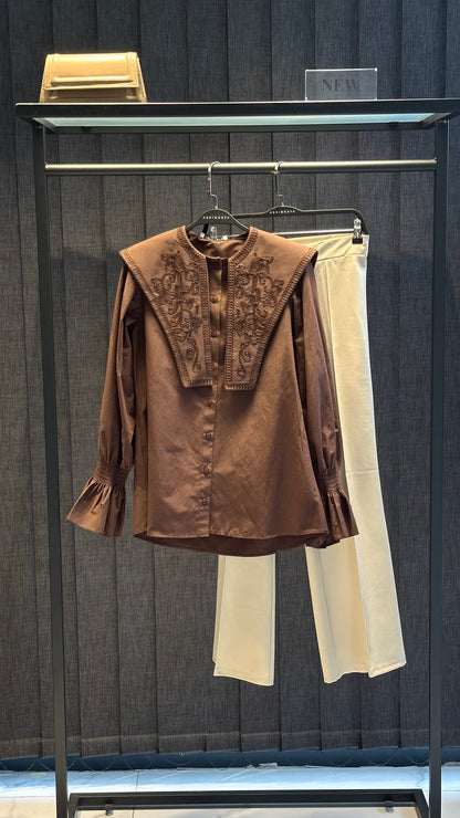 KAHVE GENİŞ YAKA FİSTO DETAYLI GÖMLEK