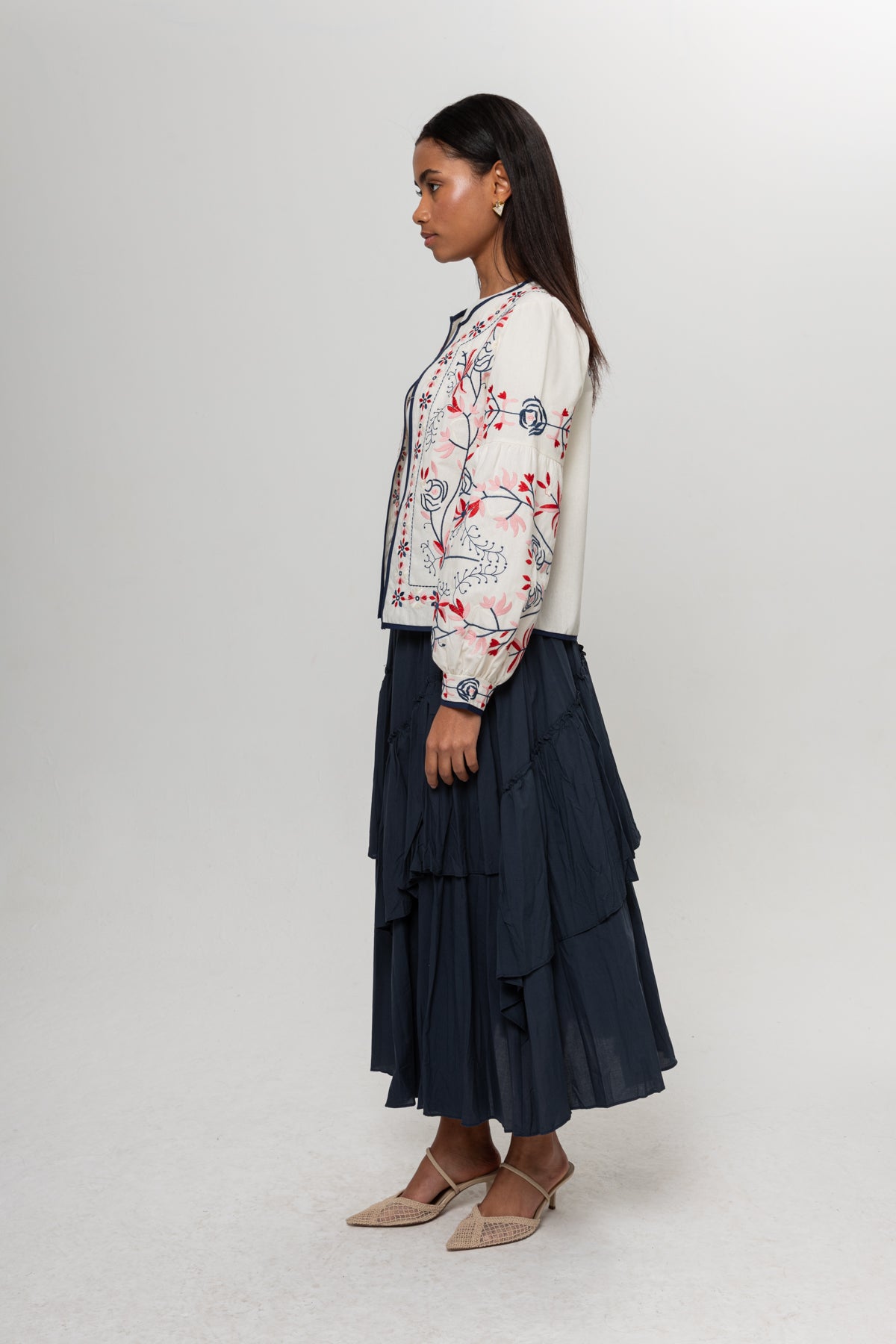 BEYAZ RENKLİ NAKIŞLI KİMONO