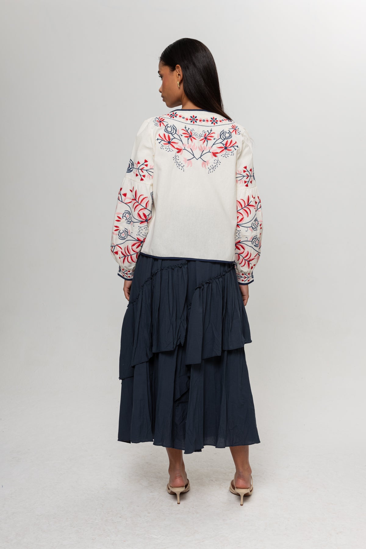 BEYAZ RENKLİ NAKIŞLI KİMONO