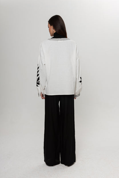 BEYAZ  KOLLARI SİYAHLI BLUZ