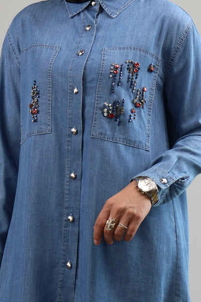 AÇIK DENIM RENKLİ TAŞ DETAY TENCEL GÖMLEK