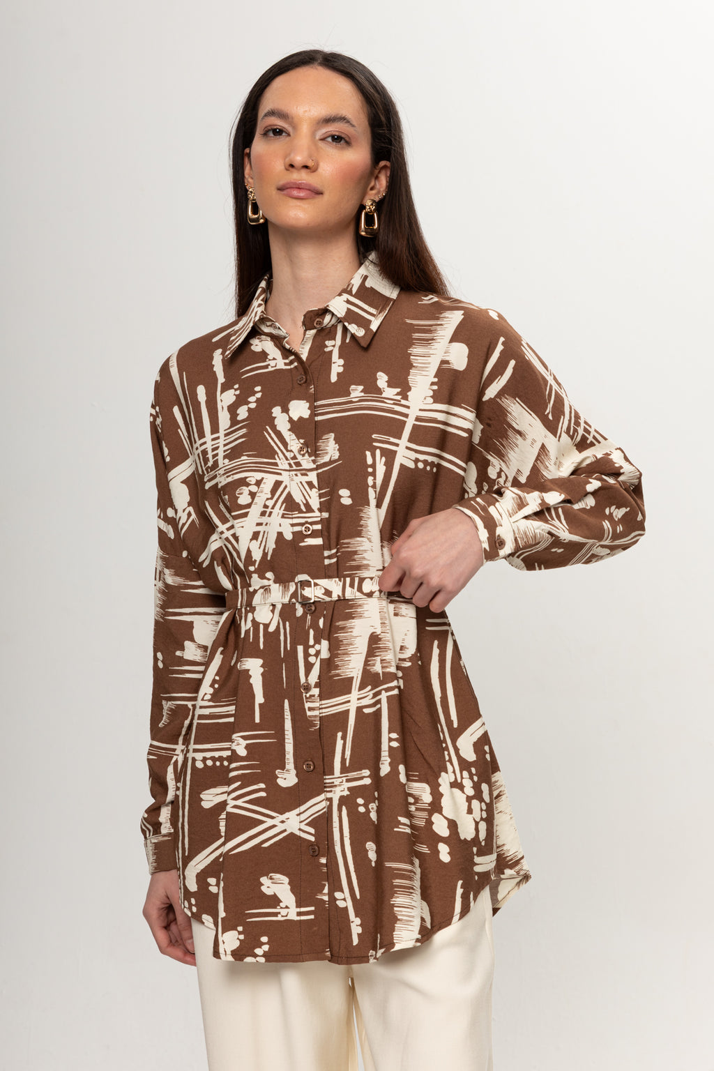 KAHVE  BEJ KARIŞIK DESENLİ KEMERLİ GÖMLEK