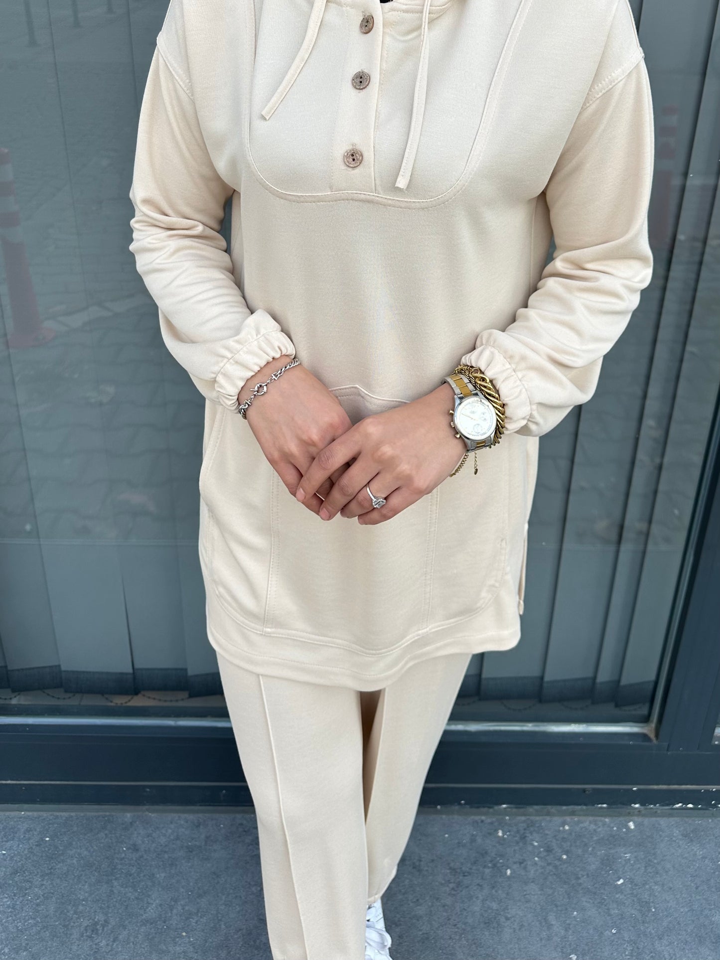 KREM ÖNDEN DÜĞMELİ İKİLİ TAKIM