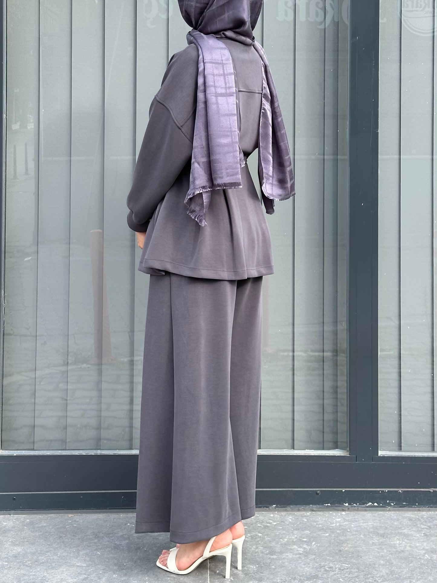 ANTRASİT PİLİSELİ KEMER DETAYLI PANTOLON TAKIM