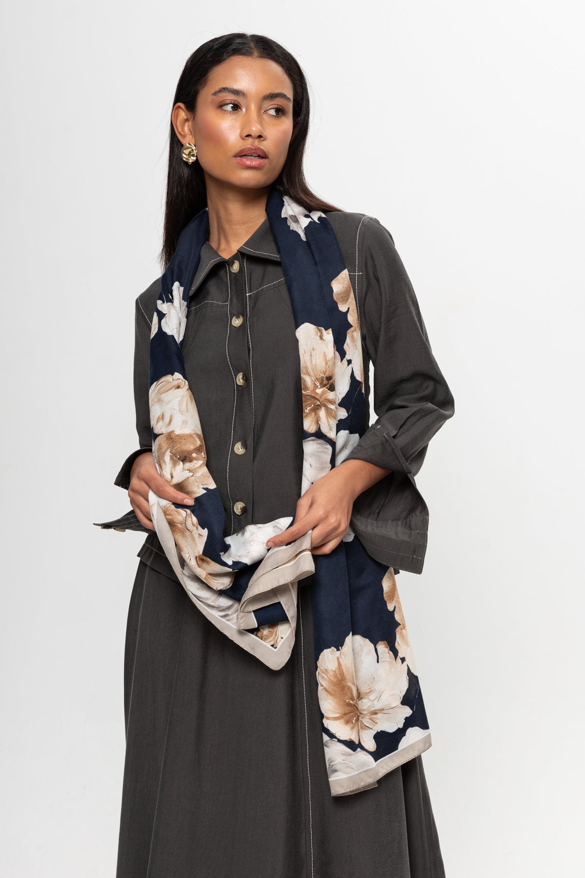 LACİVERT  ÇİÇEK DESENLİ ŞAL