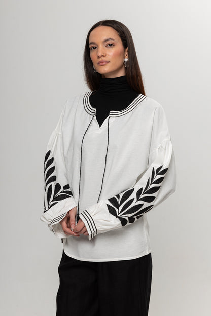 BEYAZ  KOLLARI SİYAHLI BLUZ