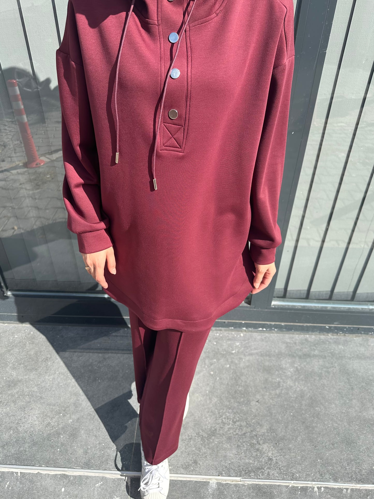 BORDO ÖNÜ ÇITÇIT DETAYLI YÜKSEK YAKA PANTOLON TAKIM