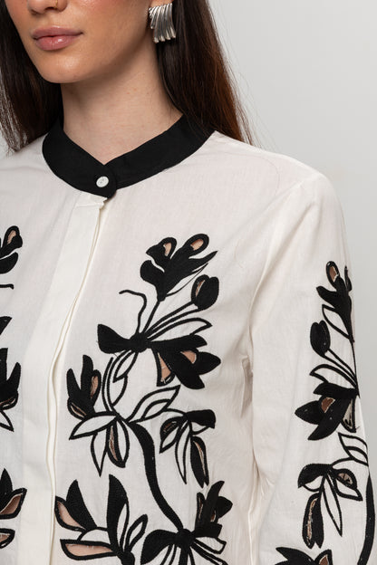 BEYAZ ÖNÜ SİYAH ÇİÇEKLİ GÖMLEK