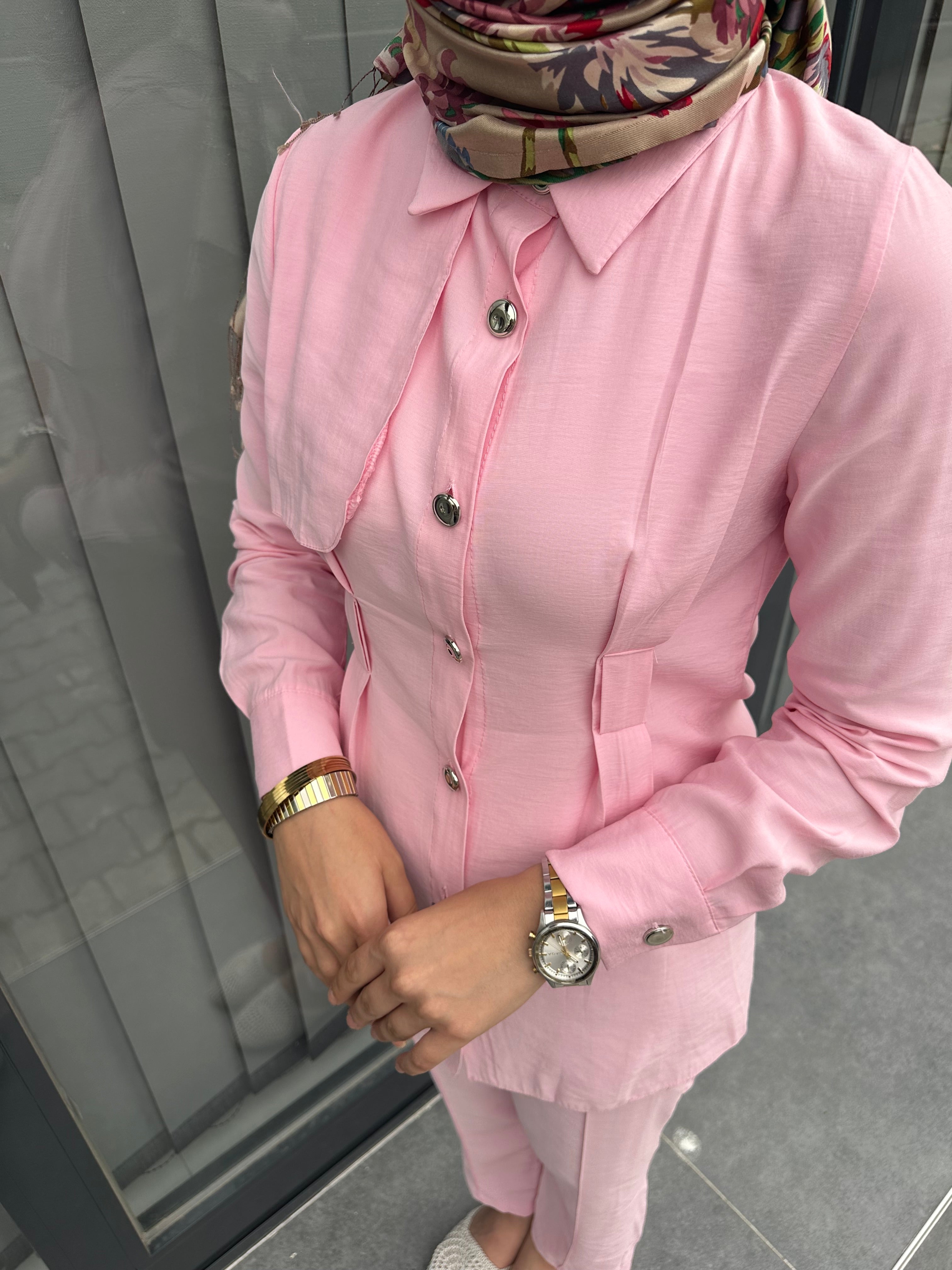 PEMBE ÖNDEN DÜĞMELİ PANTOLON TAKIM