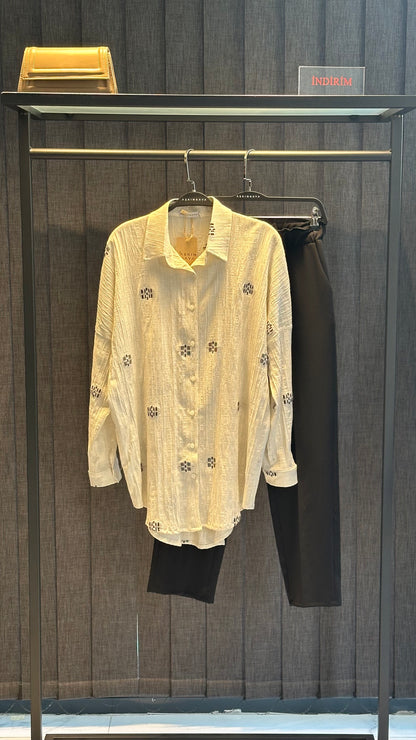 BEJ SİYAH RENKLİ SALAŞ KEMERLİ GÖMLEK