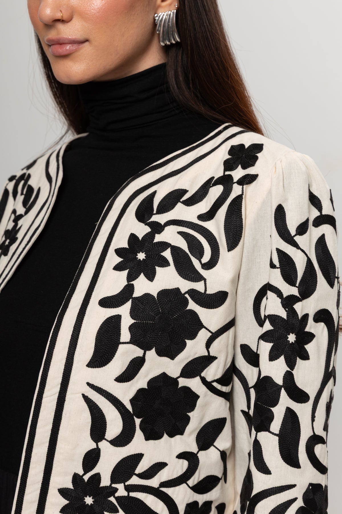 BEJ SİYAH NAKIŞLI KİMONO