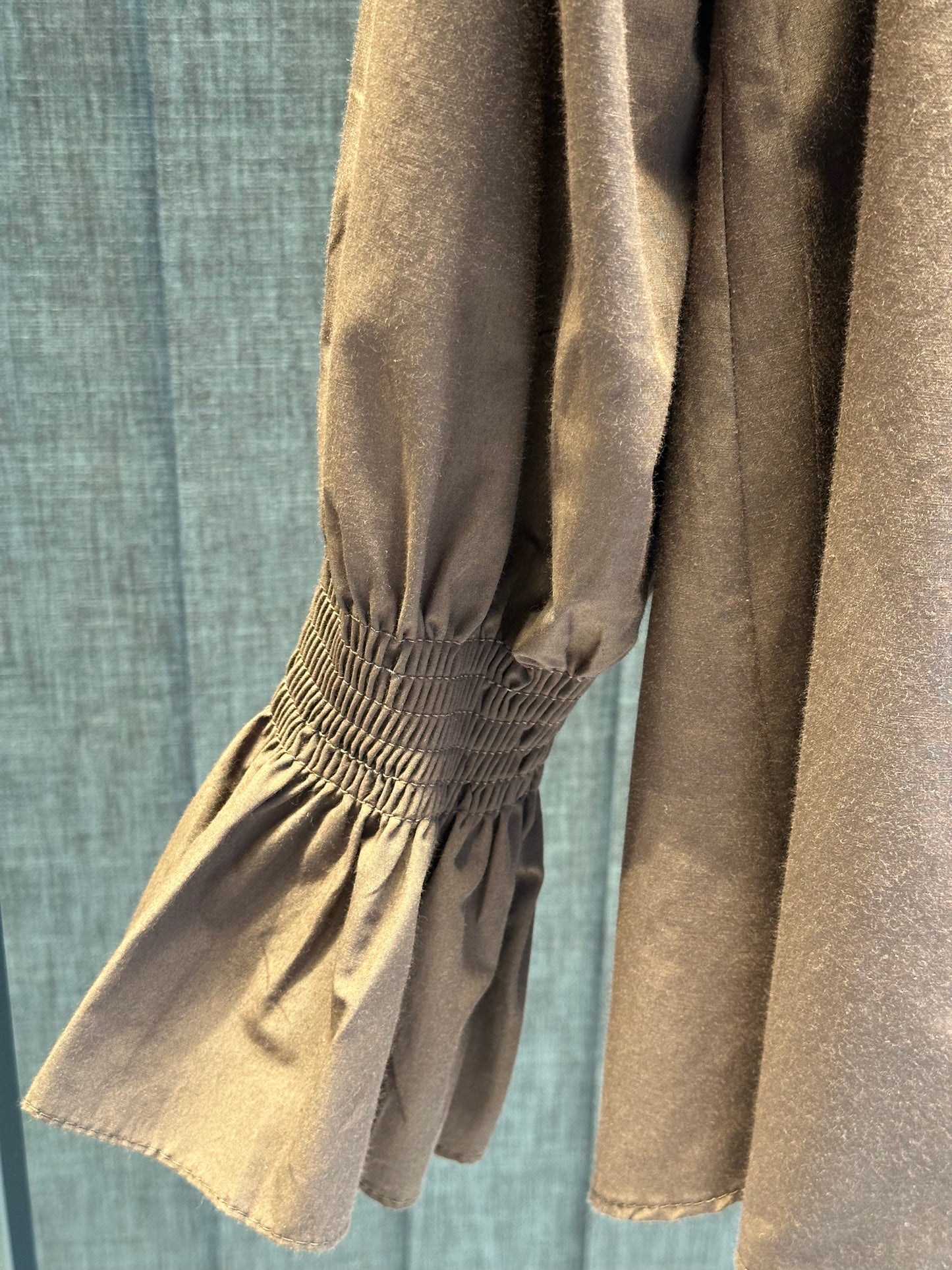 KAHVE GENİŞ YAKA FİSTO DETAYLI GÖMLEK