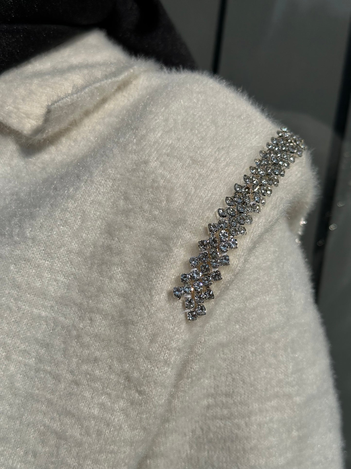 EKRU  OMUZLARI TAŞLI ANGORA KAZAK