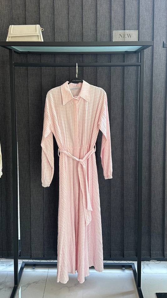 PEMBE KARELİ ELBİSE