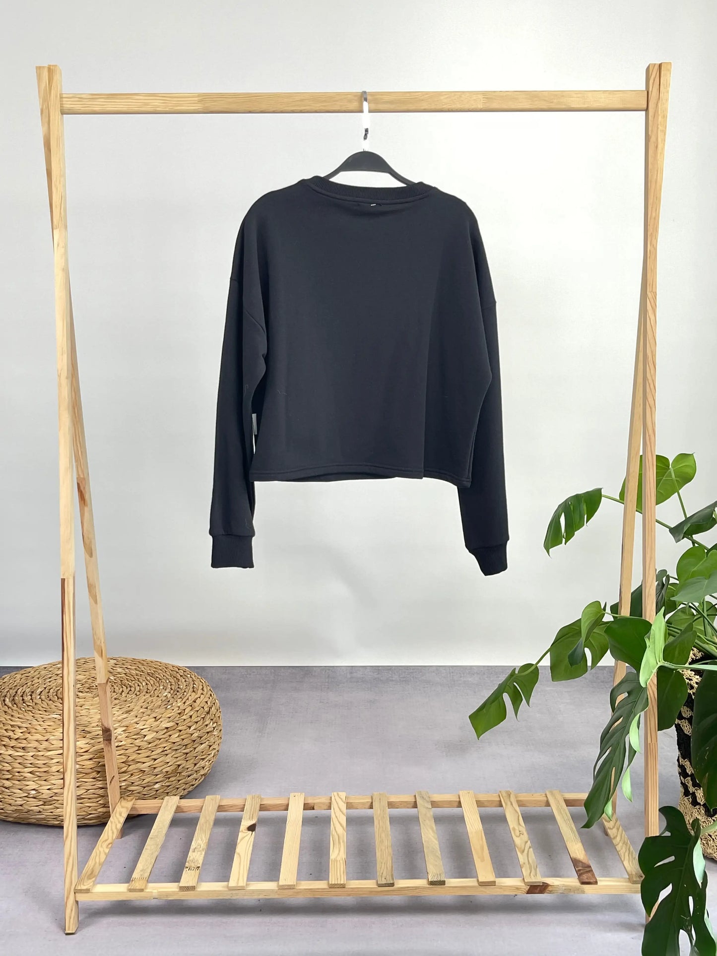 SİYAH ZİNCİR DETAYLI KISA SWEATSHIRT - ASKINKAYA