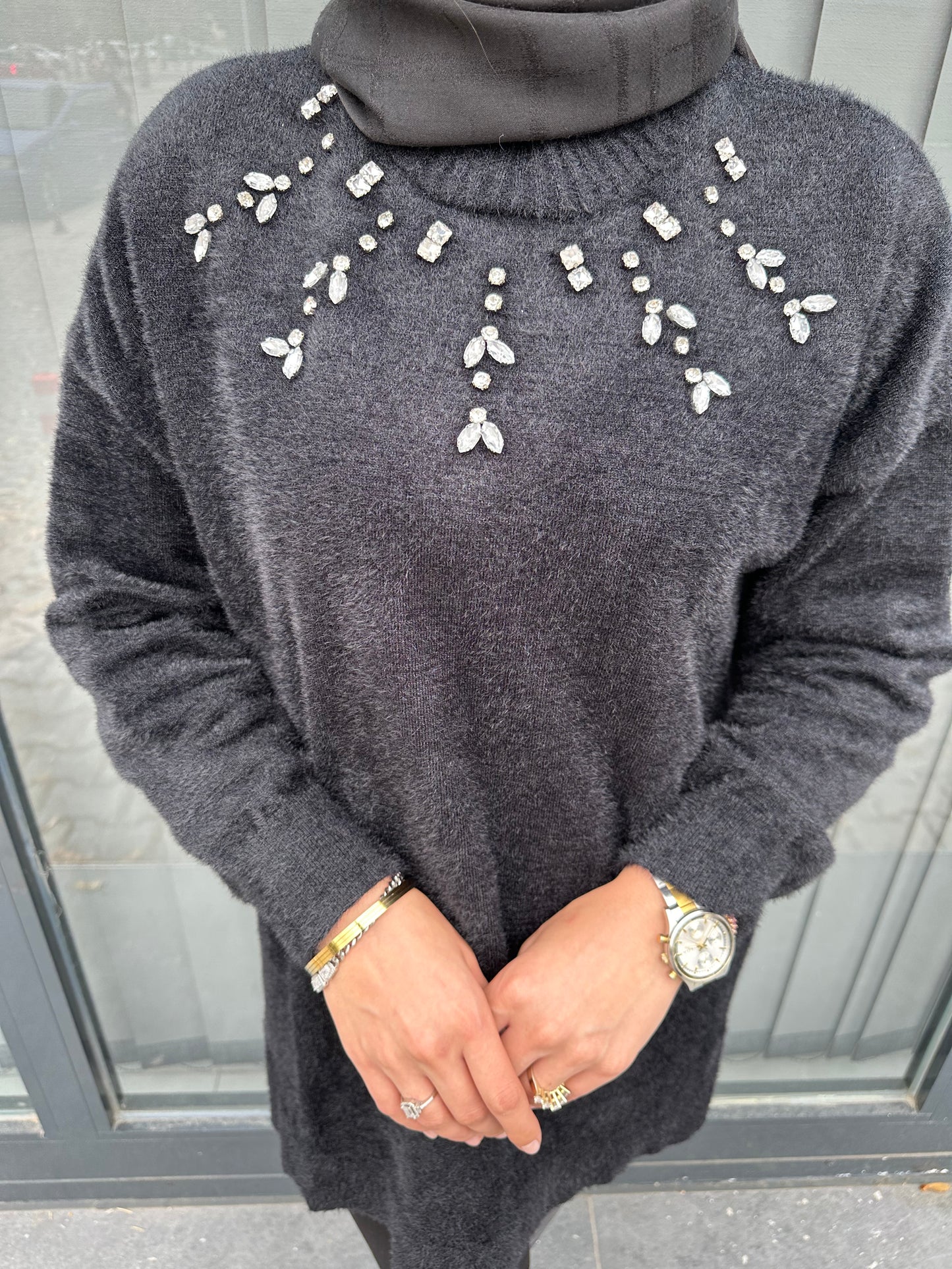 SİYAH ÖNÜ TAŞLI ANGORA KAZAK