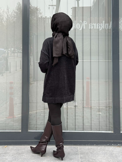 SİYAH ÖNÜ TAŞLI ANGORA KAZAK