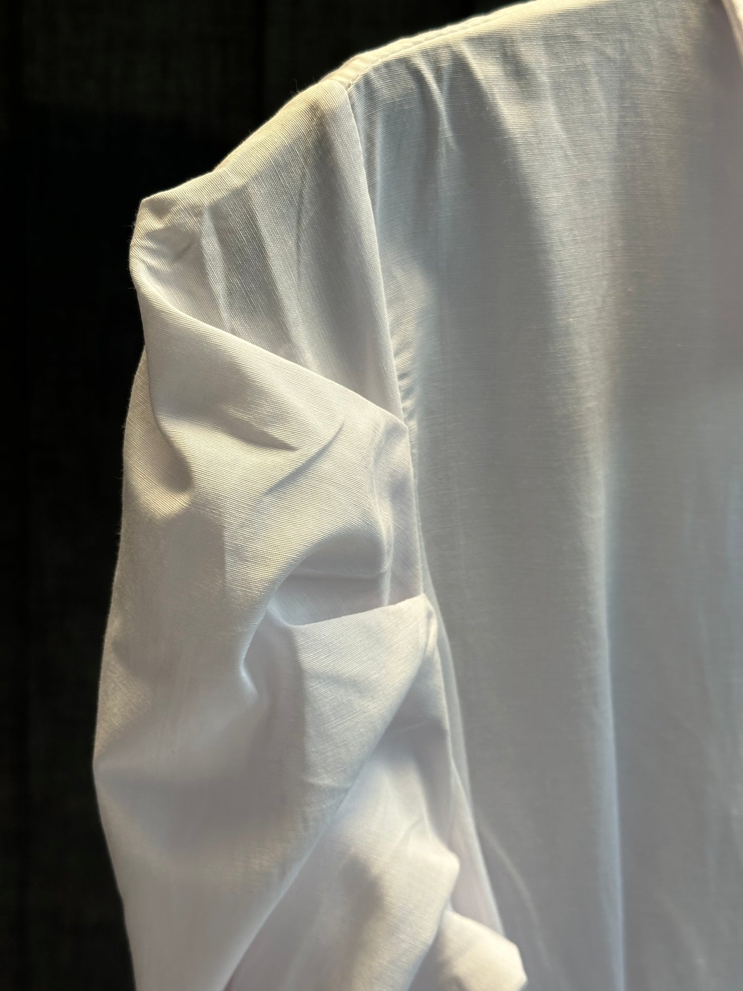 BEYAZ FİYONK DÜĞME DETAY ELBİSE