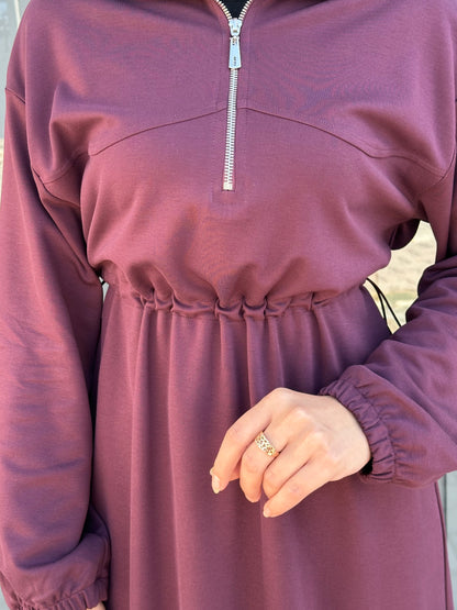 BORDO KESİK DETAYLI FERMUAR YAKALI ELBİSE