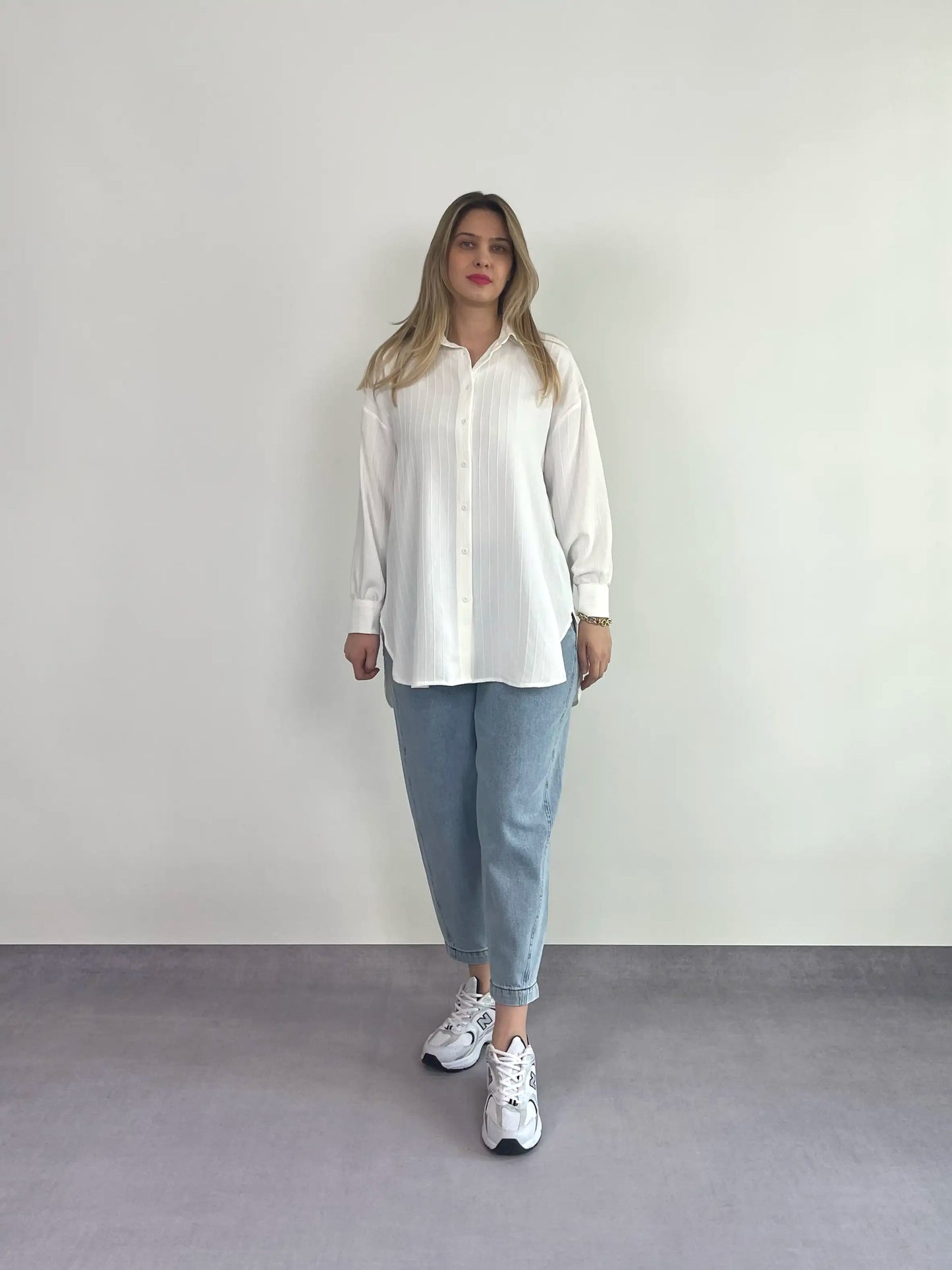 BEYAZ ÇİZGİLİ OVERSIZE BASIC GÖMLEK - ASKINKAYA