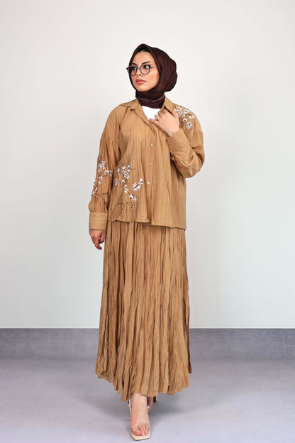 CAMEL V YAKA ÖNÜ NAKIŞLI ÇİZGİLİ ETEK TAKIM