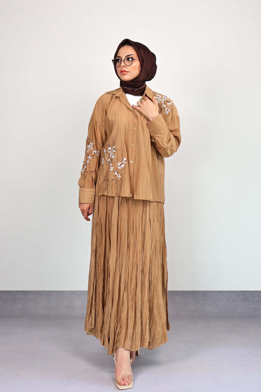 CAMEL V YAKA ÖNÜ NAKIŞLI ÇİZGİLİ ETEK TAKIM